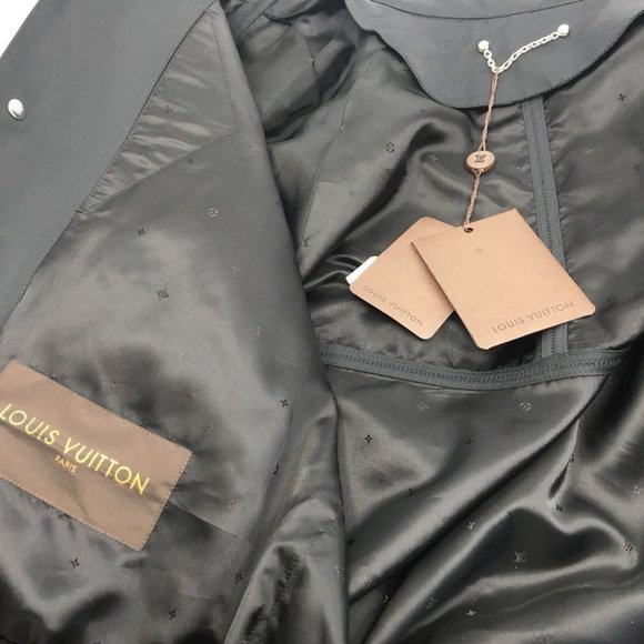 New Authentic Louis Vuitton Men's Clothing Chapman - Picture 6 of 8